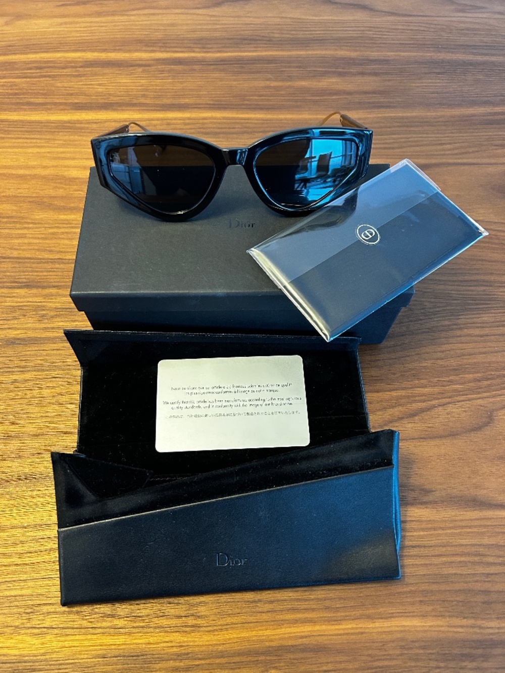 Stunning Christian Dior CatStyleDior1 Cat-Eye Sunglasses Black/Gold
